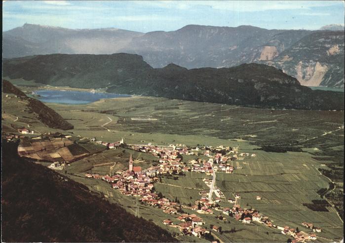 Bozen Suedtirol Etschtal mit Kalterer See