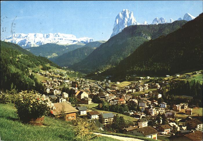 St Ulrich Groeden Tirol gegen Sella und Langkofel Gruppe