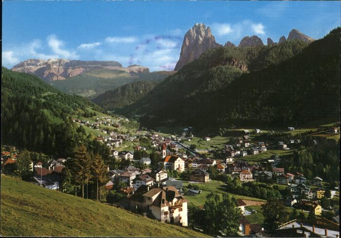 St Ulrich Groeden Tirol Hauptort des Groednertals mit Sellastock und Langkofelgr