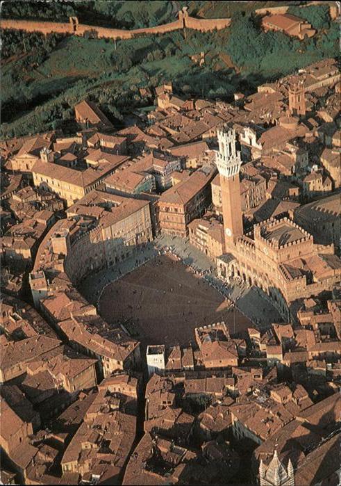 Siena Piazza del Campe e Palazzo Comumale