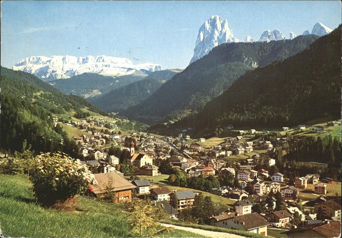 St Ulrich Groeden Tirol Groedental mit Sella und Langkofel Gruppe