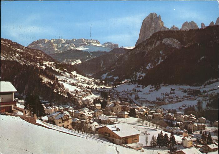 St Ulrich Groeden Tirol Hauptort des Groednertals mit Sellastock und Langkofelgr