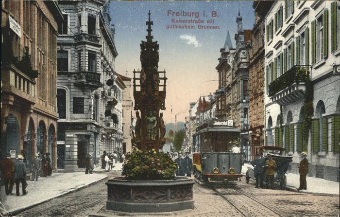 Freiburg Breisgau Kaiserstr mit gothischem Brunnen Strassenbahn