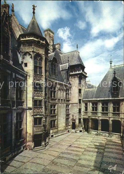 Bourges Cour du Palais Jacques Coeur