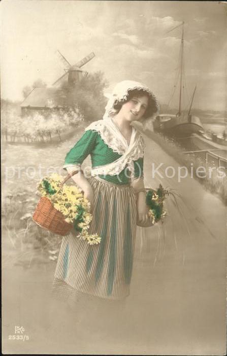 Windmuehle Tracht frau Blumen