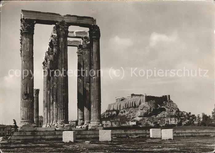 Athen Griechenland The Olympleum Columns beyond the Akropolis