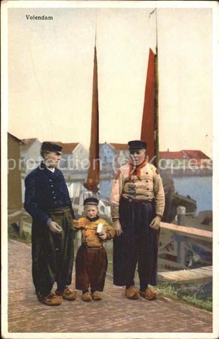 Volendam Hafenpartie Holländer mit Kind