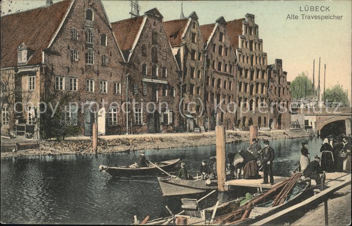 LueBECK  CITY Alte Travespeicher Bootsanleger