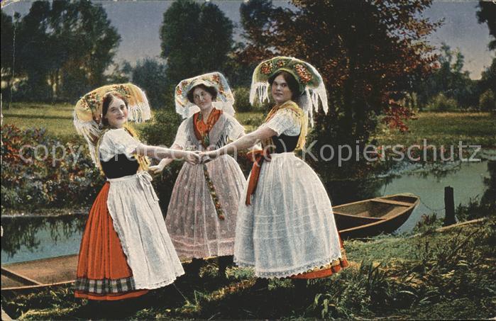 Spreewald Spreewaelderinnen beim Tanz