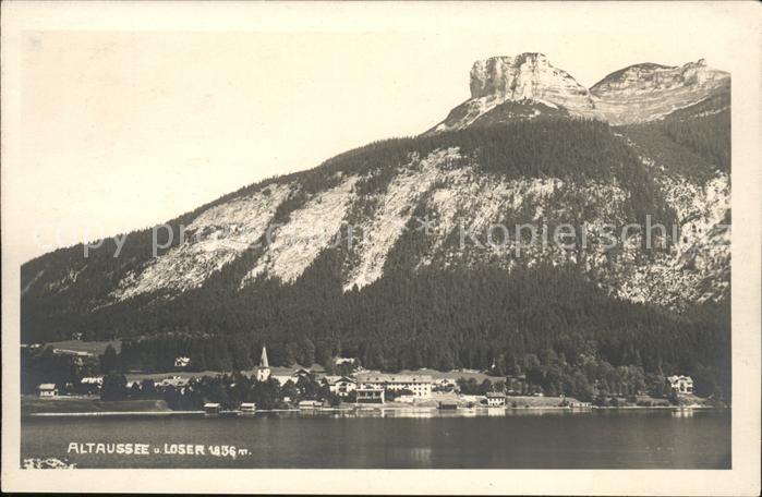 Altaussee Gesamtansicht vom See aus mit Loser Totes Gebirge