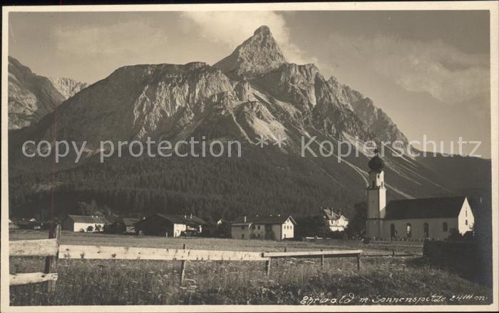 Ehrwald Tirol Ortsansicht mit Kirche Sonnenspitze Mieminger Kette