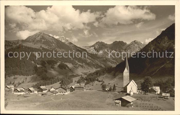 Mittelberg Vorarlberg Ortsansicht mit Kirche Schafalpenkoepfe und Hammerspitze A