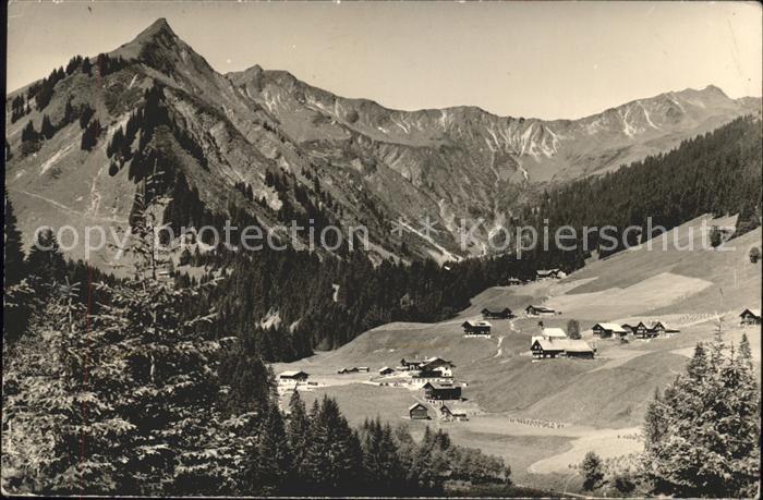 Baad Mittelberg Kleinwalsertal Panorama mit Unspitze Allgaeuer Alpen