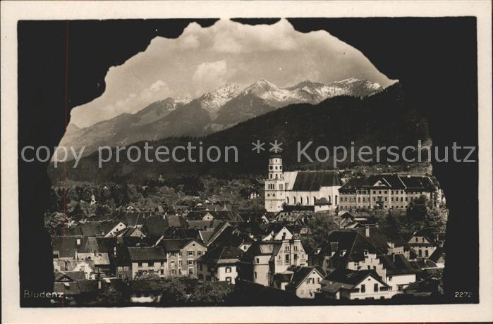 Bludenz Vorarlberg Durchblick auf den Ort Kirche Alpen