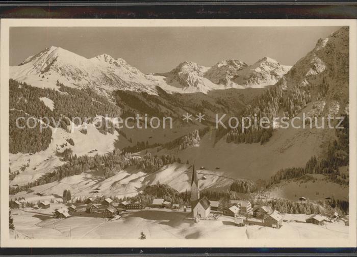 Mittelberg Vorarlberg Gesamtansicht mit Schafalpenkoepfe und Hammerspitze Allgae