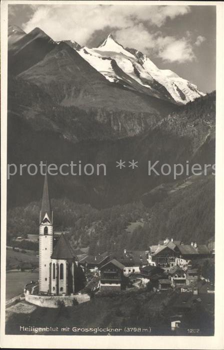 Heiligenblut Kaernten Kirche mit Grossglockner