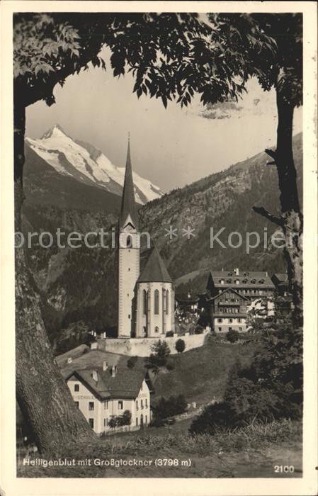 Heiligenblut Kaernten mit Kirche und Grossglockner