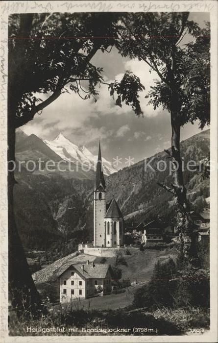 Heiligenblut Kaernten Kirche mit Grossglockner