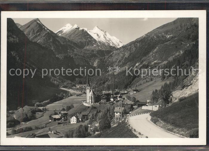 Heiligenblut Kaernten Ortsblick mit Grossglockner Hochalpenstrasse