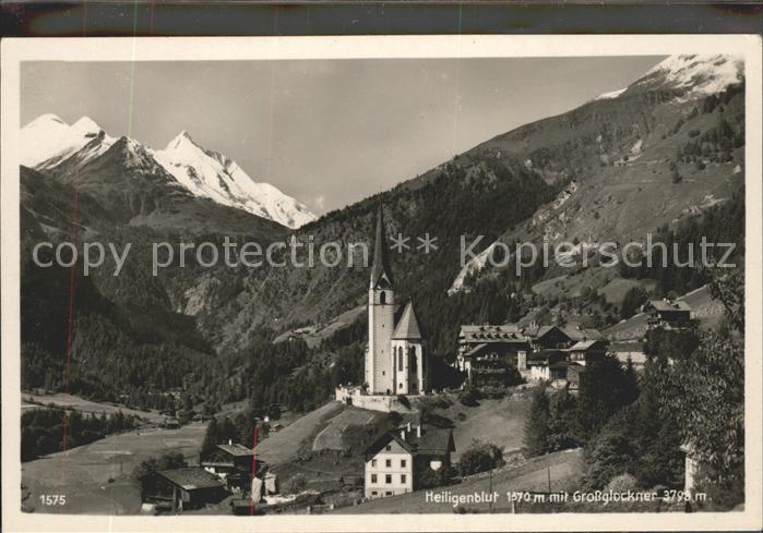 Heiligenblut Kaernten mit Kirche und Grossglockner