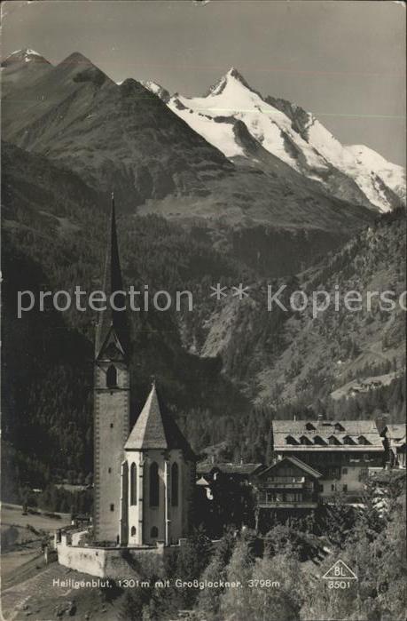 Heiligenblut Kaernten mit Kirche und Grossglockner