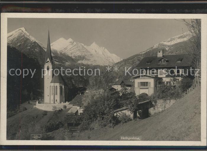 Heiligenblut Kaernten mit Kirche und Grossglockner
