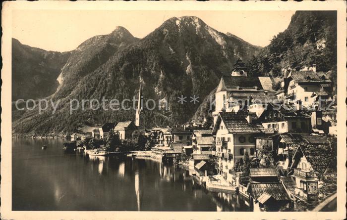 Hallstatt Austria Ortsansicht mit Kirche Hallstätter See