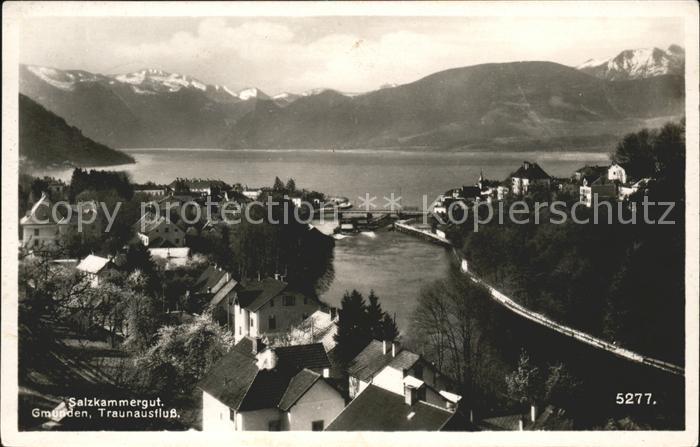 Gmunden Salzkammergut Ortsansicht mit Traunausfluss Traunsee