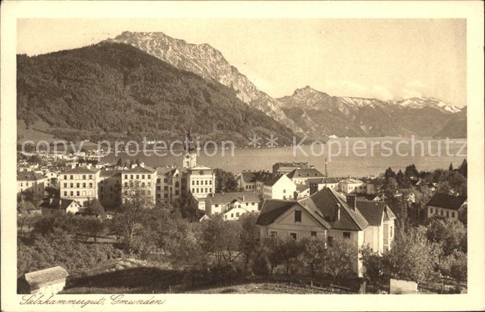 Gmunden Salzkammergut Ortsansicht mit Kirche Traunsee Alpenpa