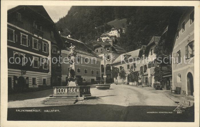 Hallstatt Austria Ortsstrasse Brunnen