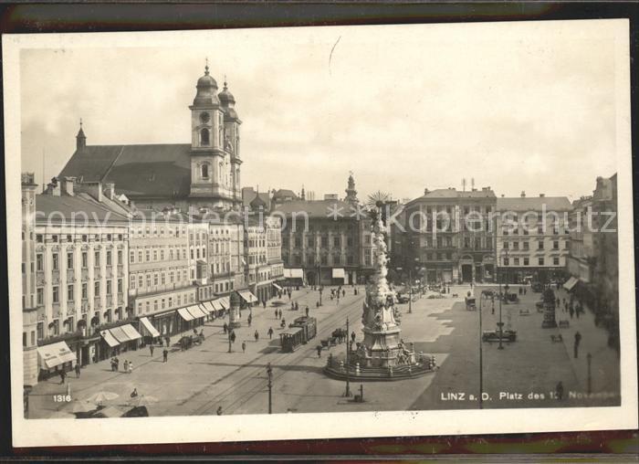 Linz Donau Platz des 12. November mit altem Dom Dreifaltigkeitssaeule