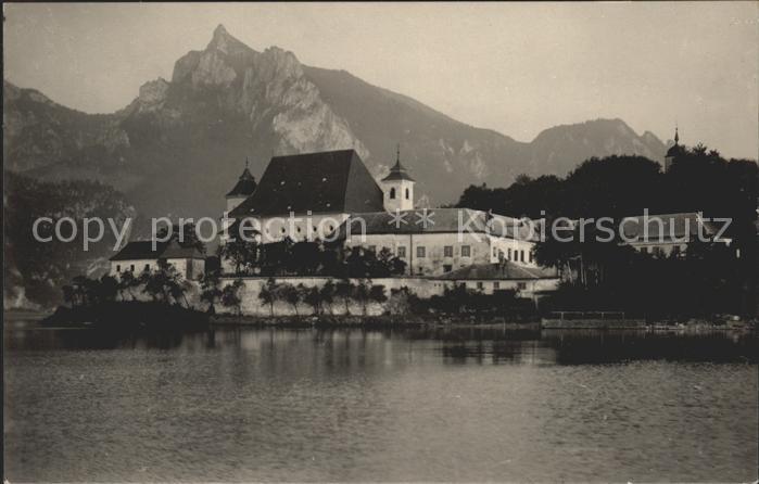 Traunkirchen Blick vom Traunsee aus Pfarrkirche