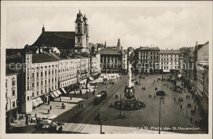 Linz Donau Platz des 12. November mit altem Dom Dreifaltigkeitssaeule