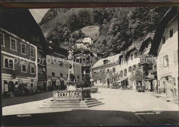 Hallstatt Austria Ortsstrasse Brunnen