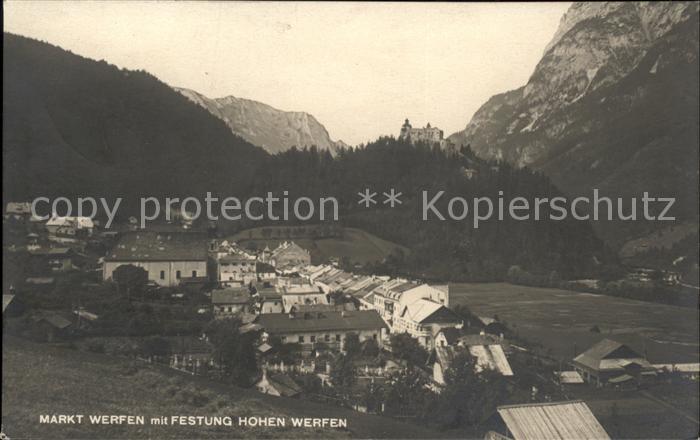 Markt Werfen mit Festung Hohen Werfen