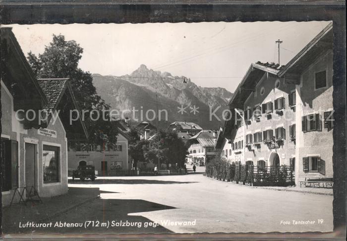 Abtenau Dorfpartie mit Wieswand