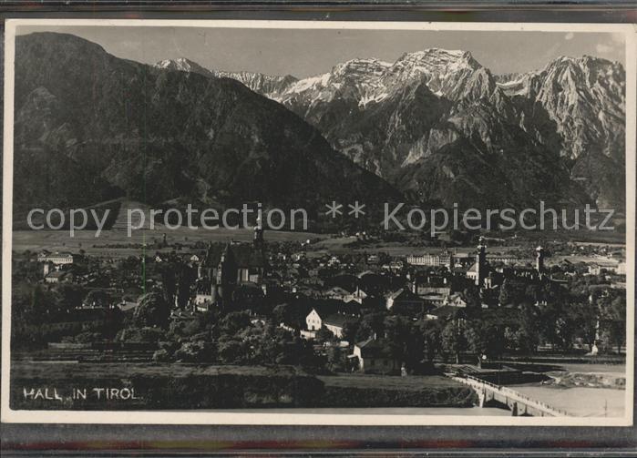 Hall Tirol Ortsblick mit Alpen