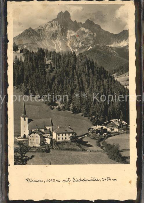 Filzmoos Ortsblick Kirche mit Bischofsmuetze