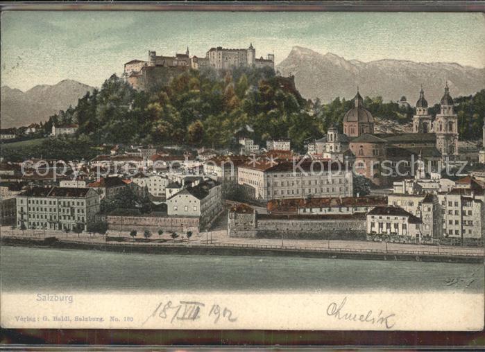 Salzburg Oesterreich Stadtblick mit Festung Hohensalzburg