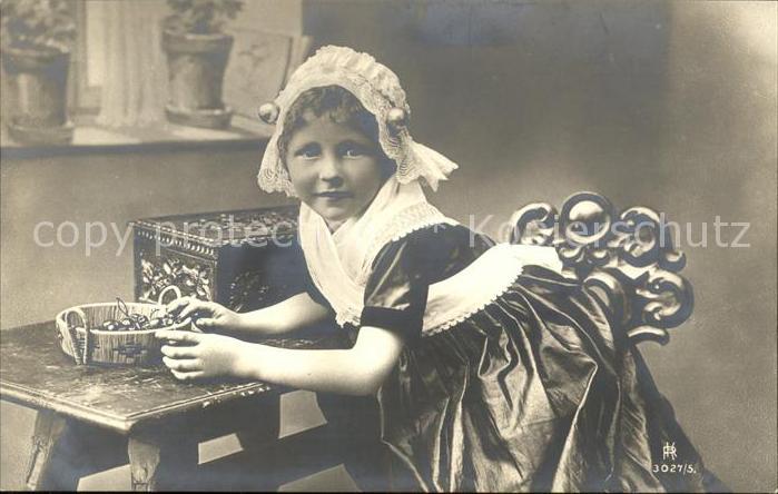 Kinder Child Enfants Mädchen Tracht