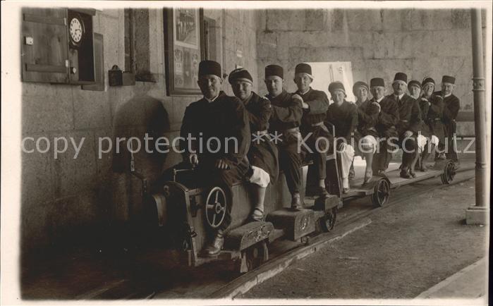 Salzbergwerk Bergbahn Gruppenfoto