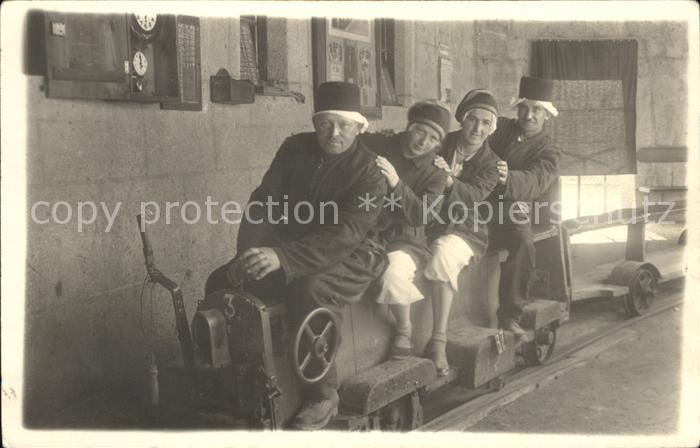 Salzbergwerk Bergbahn Gruppenfoto