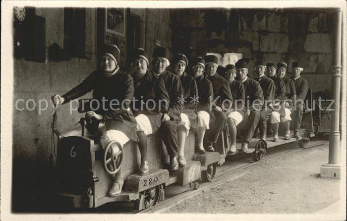 Salzbergwerk Bergbahn Gruppenfoto