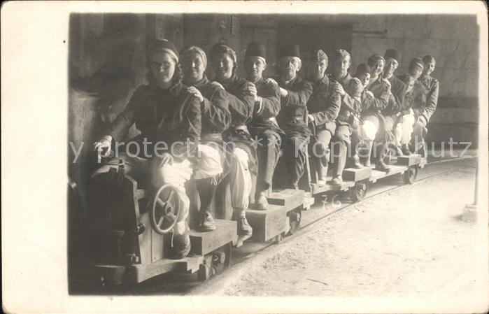 Salzbergwerk Bergbahn Gruppenfoto
