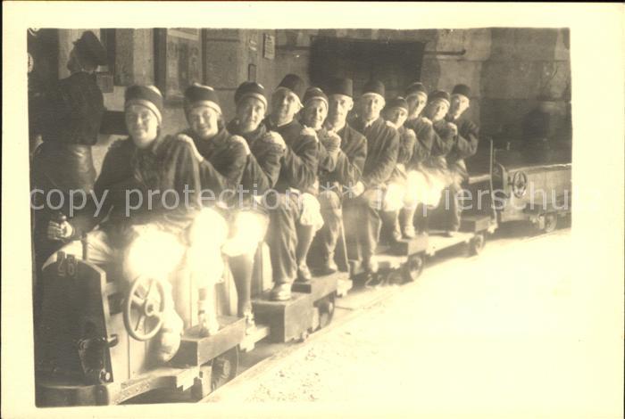 Salzbergwerk Bergbahn Gruppenfoto Bergbau