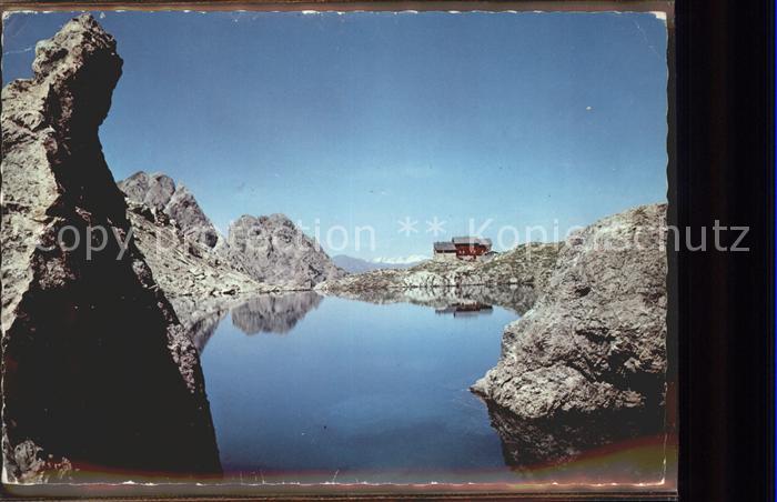 Karlsbader Huette mit Laserz See Schutzhaus Lienzer Dolomiten