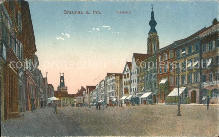 Braunau Inn Oberoesterreich Stadtplatz Kirchturm