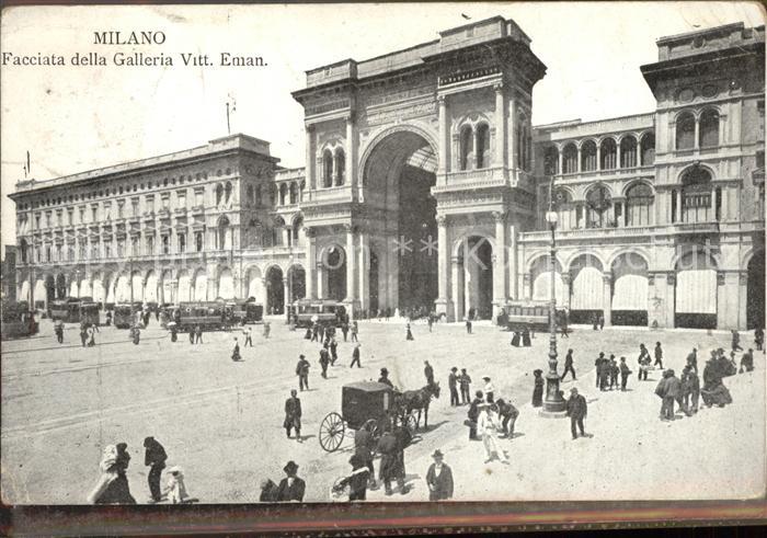 Milano Facciata della Galleria Vitt.Eman