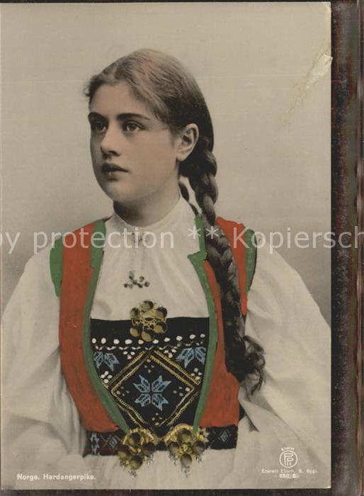 Oslo Norwegen Trachtenmaedchen