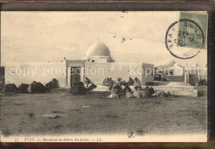 Sfax Tunesie Marabout en debors des portes